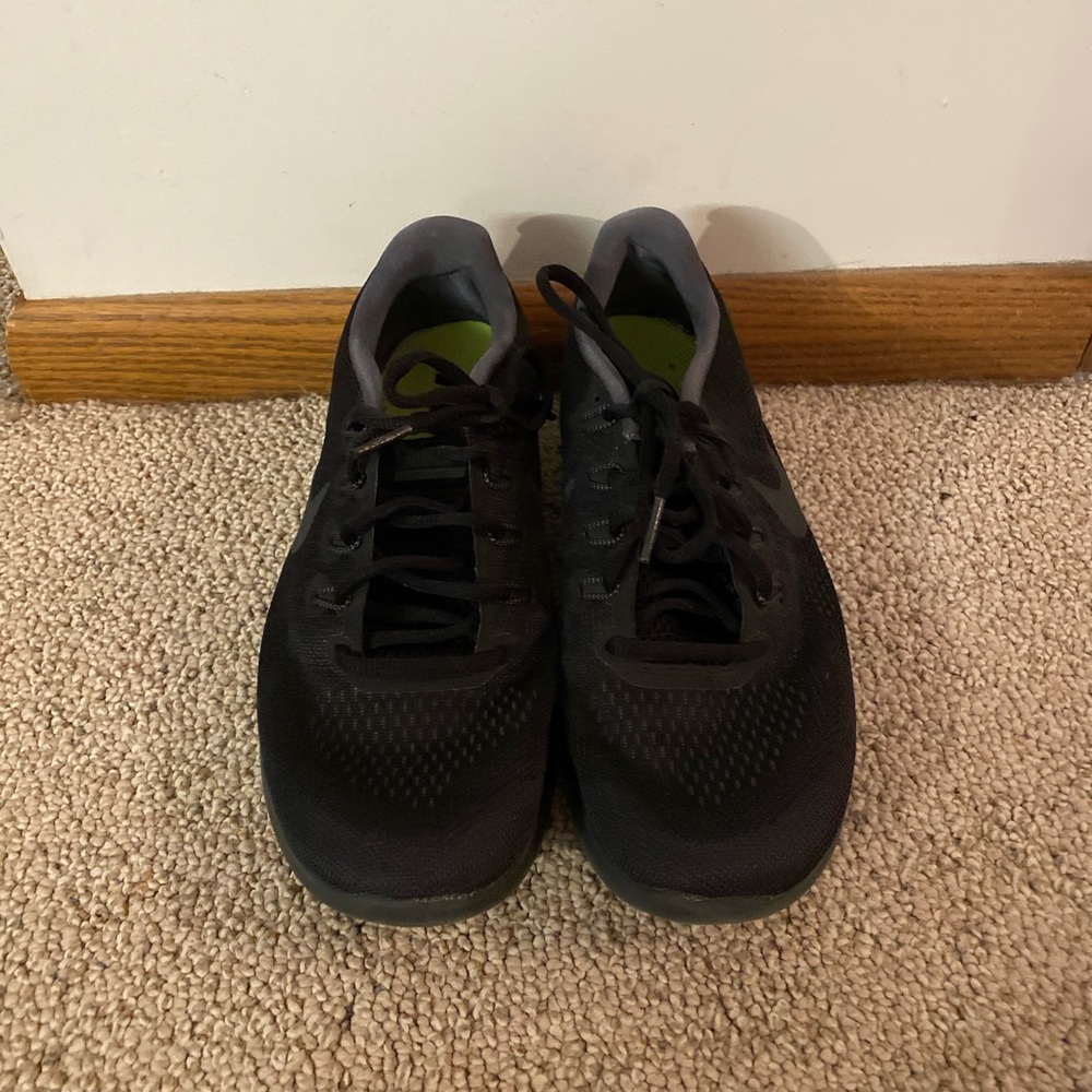 EUC Nike Free RN women’s 8.5 black - Picture 2 of 4